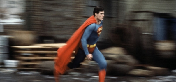 Список лучших фантастических фильмов про инопланетян, живущих среди людей: Супермен 2 (1980)